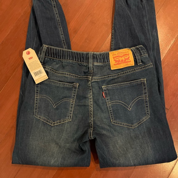 Levi’s Jogger - Picture 2 of 7